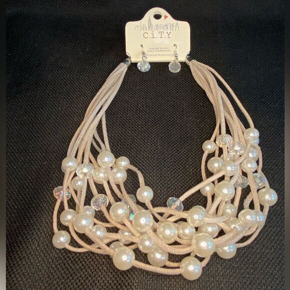 Leather Pearl Beaded
Necklace & Earrings-Adjustable to 20" ~ Great
Gift - NWT - Picture 4 of 5